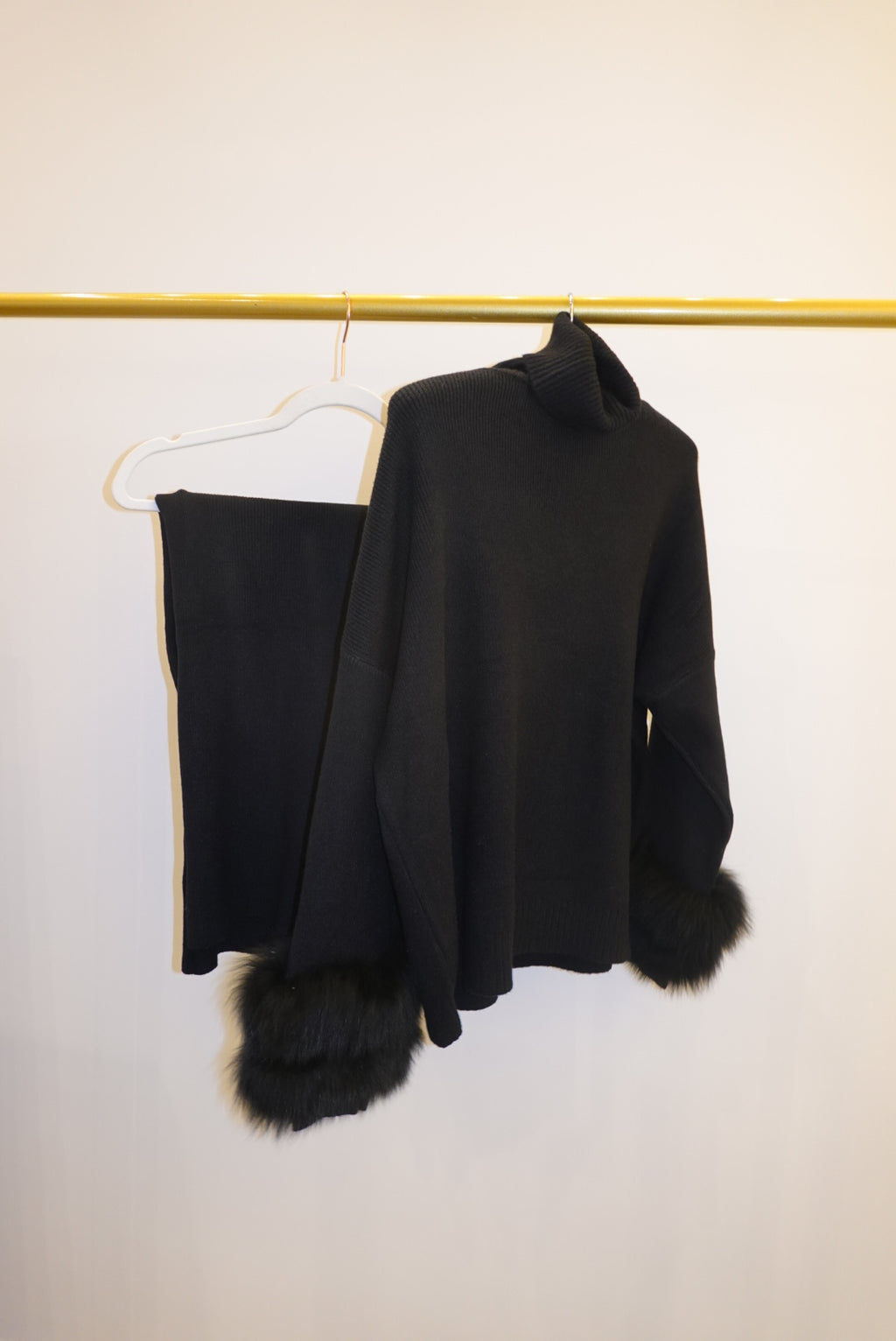 Black Jogging set with detachable fur cuff