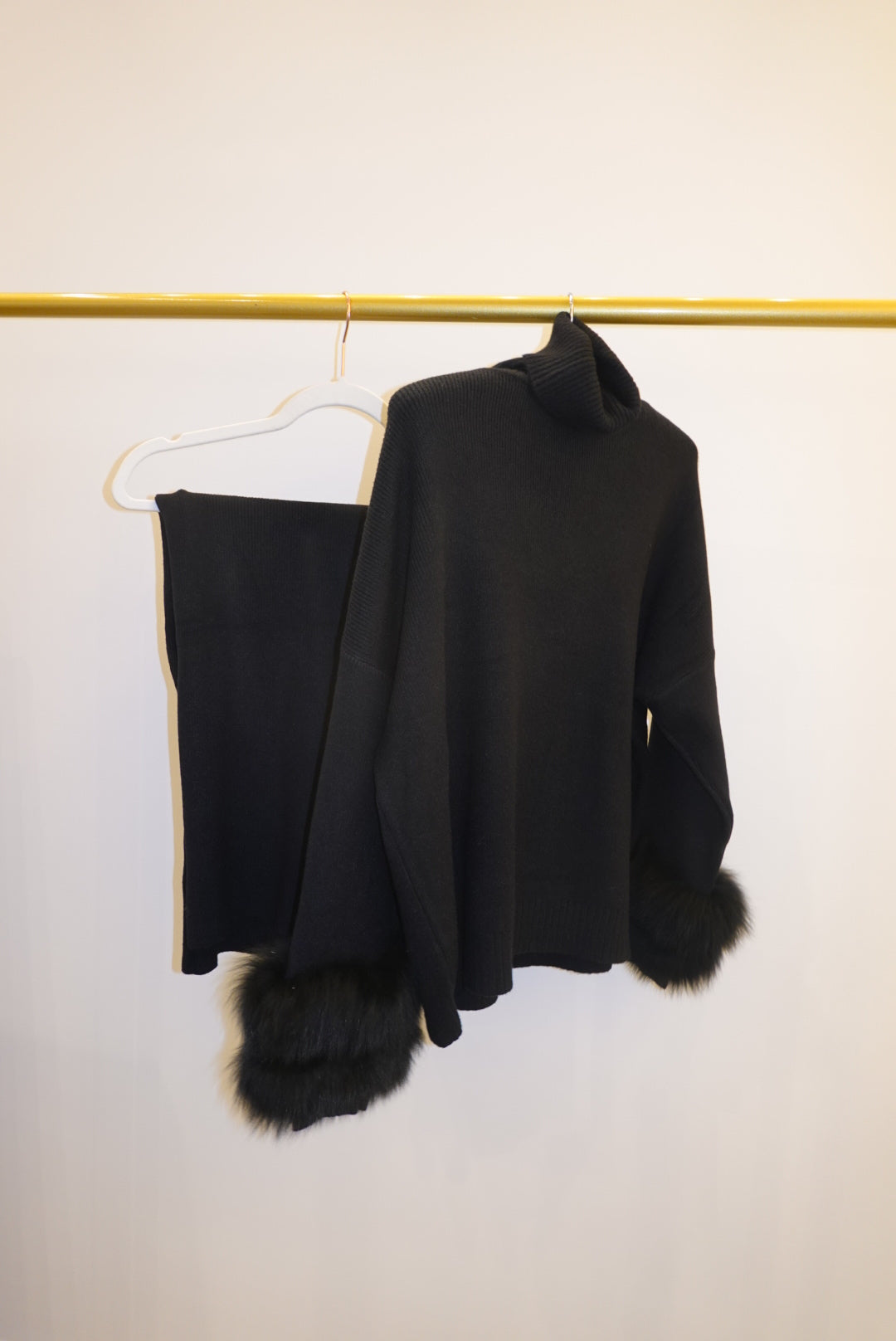 Black Jogging set with detachable fur cuff