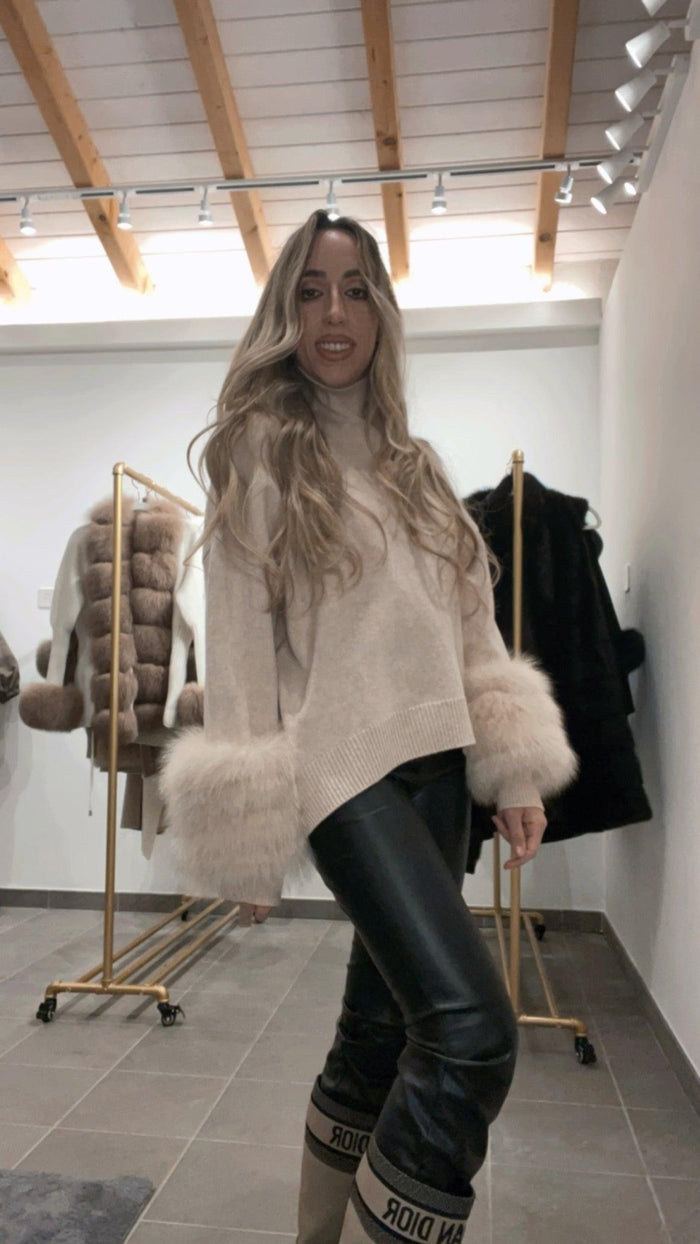 The Cortina Turtleneck Beige - Zilaya